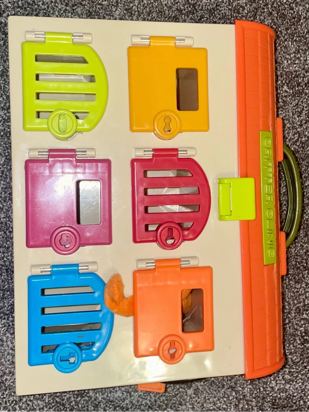 Kids Veterinary Playset Multicolor Pretend Pet Carrier- only keys and orange cat